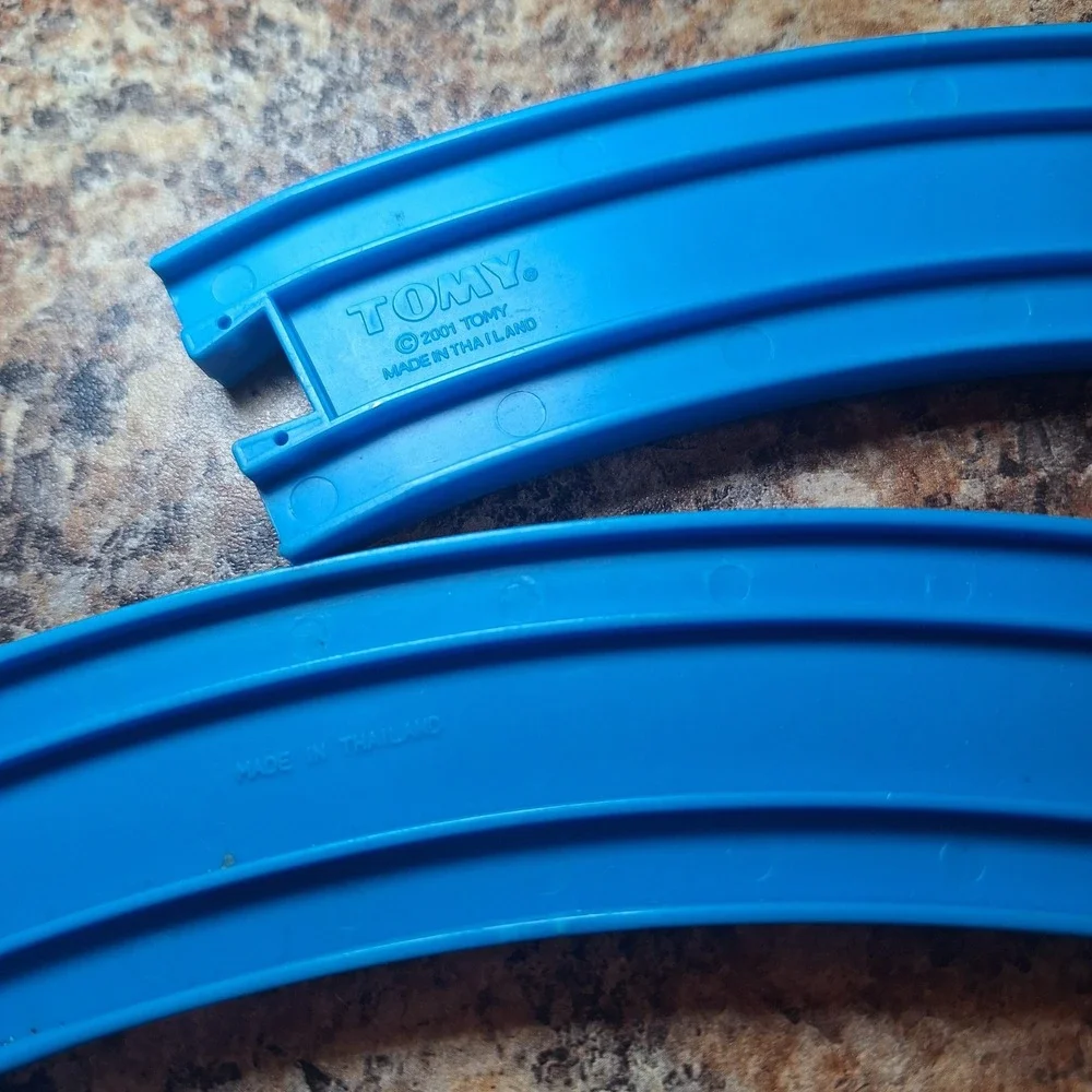 Tomy Blue Curved Train‎ Tracks Ramps A B Slope 2 Pieces 2001